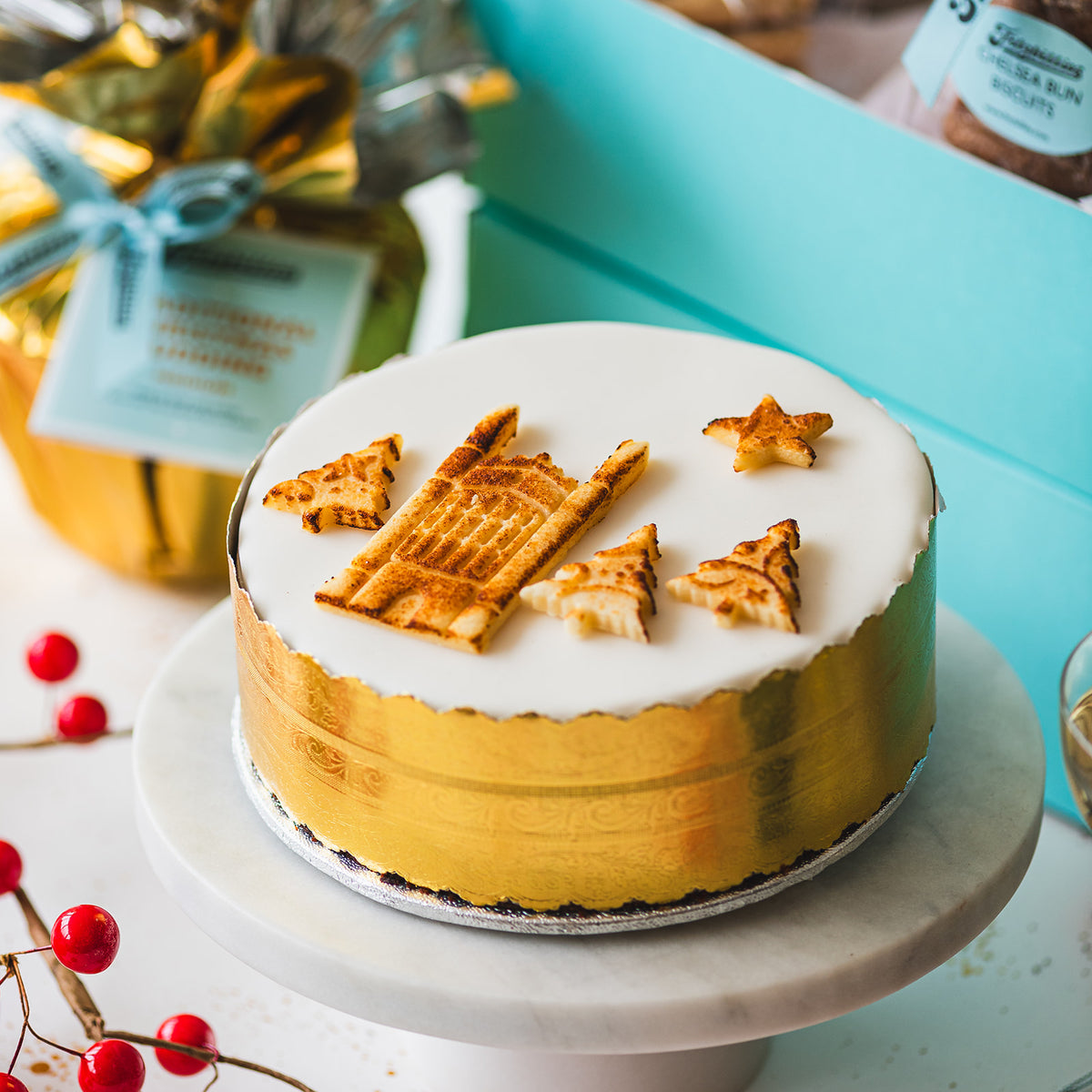 Cambridge Iced Round Christmas Cake